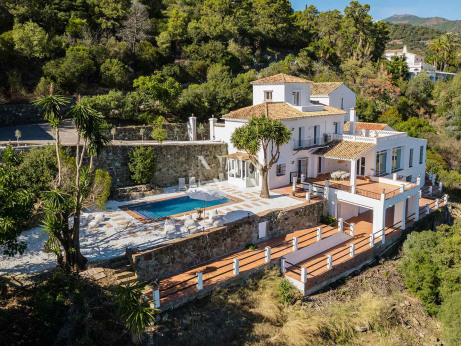 Villa de style andalou classique à vendre à El Madroñal