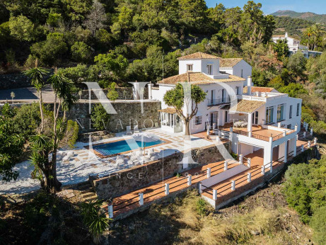Villa de style andalou classique à vendre à El Madroñal