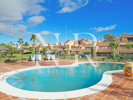 Apartamento en La Cartuja Golf, Estepona en venta