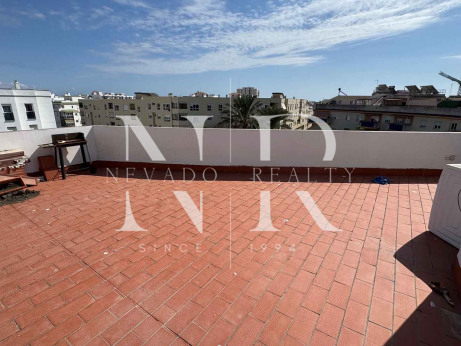 Ático en el centro de Estepona con gran terraza en venta