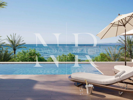 Villa en première ligne de plage à Estepona à vendre