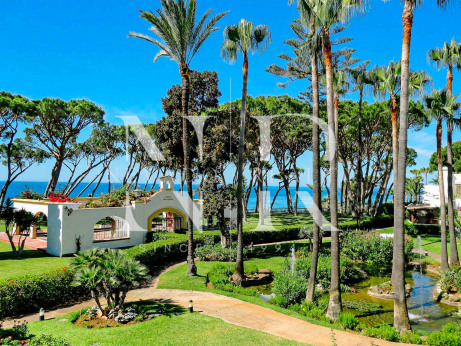 Apartment for sale with sea views in Alhambra del Mar