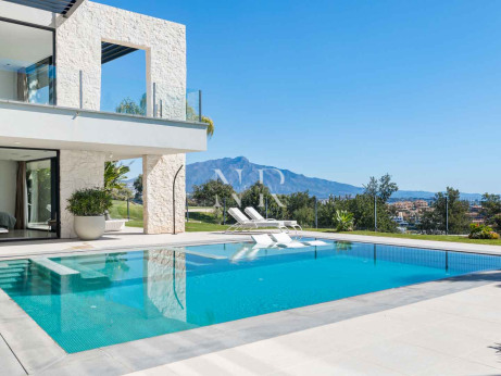 Villa à La Alquería avec vue panoramique sur la mer et le golf à vendre