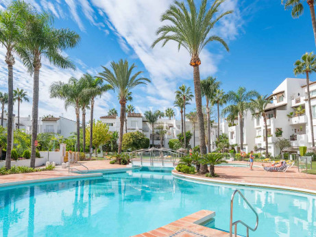 Appartement à Costalita Estepona rénové en première ligne de plage à vendre