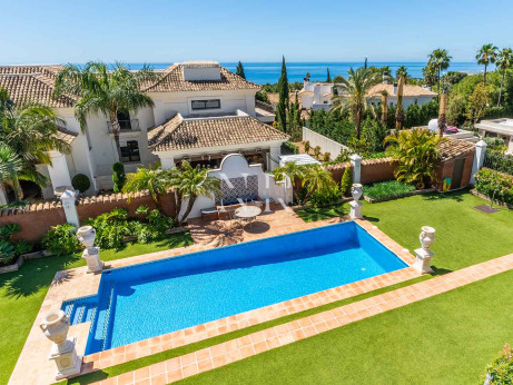 Villa in Sierra Blanca with sea views for sale