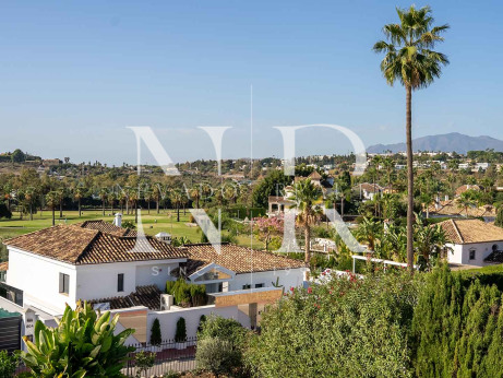 Villa à Nueva Andalucía avec vue sur la Vallée du Golf à vendre