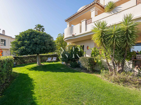 Appartement à Capanes del Golf avec grande terrasse à vendre