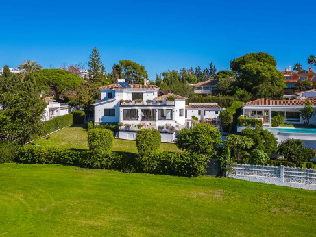 Villa en Guadalmina en primera línea de golf en venta