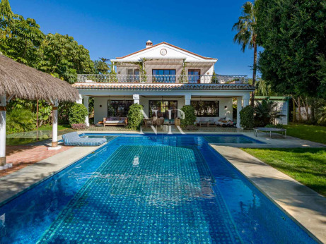 Villa en Aloha, Nueva Andalucía, en venta