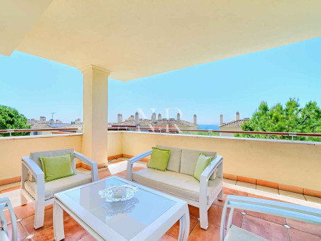 Sea View Apartment for Sale in Condado de Sierra Blanca, Marbella