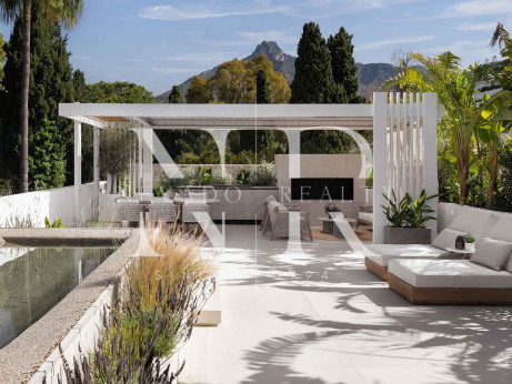 Penthouse with private pool for sale in Marbella Golden Mile