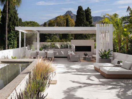 Penthouse with private pool for sale in Marbella Golden Mile