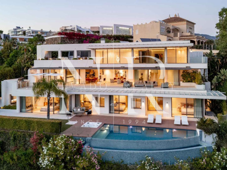 Villa avec vues panoramiques sur la mer et le golf à La Quinta, Benahavís à vendre