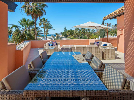 Penthouse en première ligne de plage à vendre à La Morera Playa, Marbella