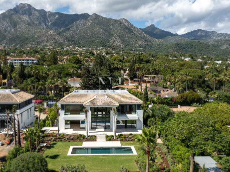 Sea-view villa in Rocío de Nagüeles for sale