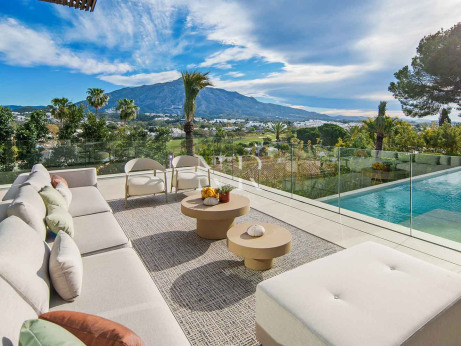 Villa con vistas panorámicas en Nueva Andalucía en venta