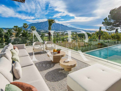 Villa avec vues panoramiques à Nueva Andalucía à vendre