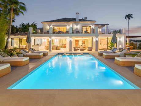 Frontline golf villa for sale at Los Naranjos Golf Club, Nueva Andalucía