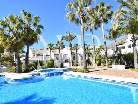 Townhouse with sea views in Altos de Salamanca, Marbella Golden Mile for sale