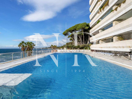 Beachfront apartment for sale in Marina Mariola, Marbella