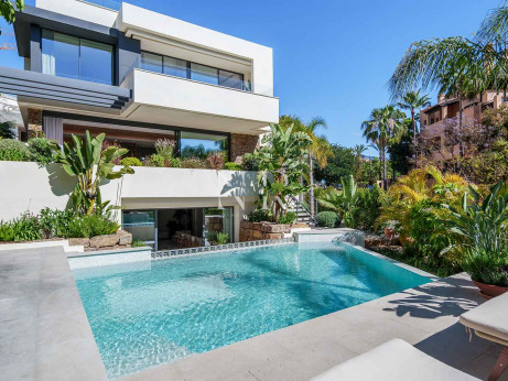 Villa for Sale in El Campanario, Estepona East