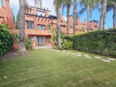 Townhouse for sale in Altos de Puente Romano, Marbella