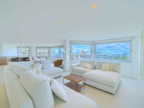 Penthouse for sale in Playa de la Fontanilla, Marbella, on the second line from the beach
