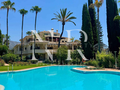 Apartment for sale in Las Alamandas, Marbella