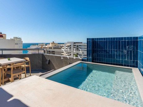 Penthouse for sale in Playa de la Fontanilla, Marbella, on the second line from the beach