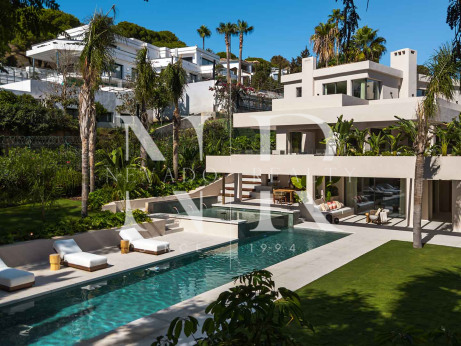Villa for sale in Nueva Andalucía