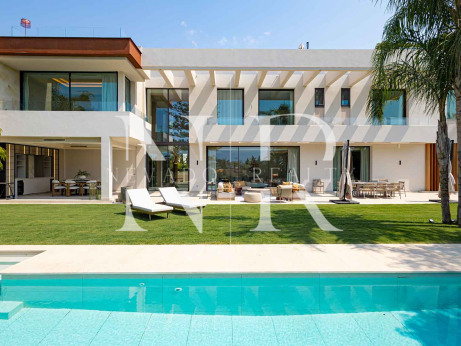 Villa à vendre à Los Monteros Playa, Marbella avec vue sur la mer