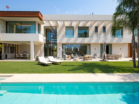 Villa à vendre à Los Monteros Playa, Marbella avec vue sur la mer