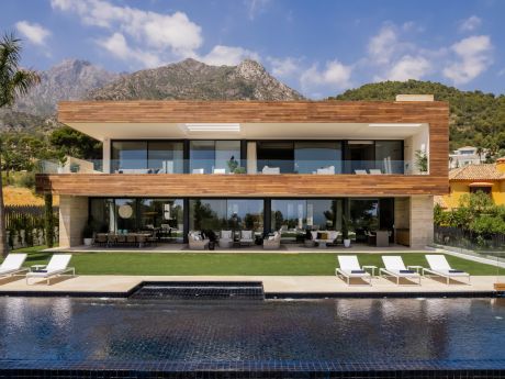 Dentro de €17.000.000 Mega mansión a estrenar en Marbella, Cascada de Camoján