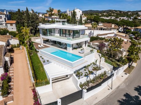 Tour de una casa de lujo moderna de 4.490.000 € con vistas al mar en Marbella, España