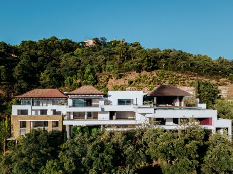 Intérieur de la maison Komorebi à €14,800,000, une méga-maison moderne sur une colline Zagaleta, Espagne | Drumelia