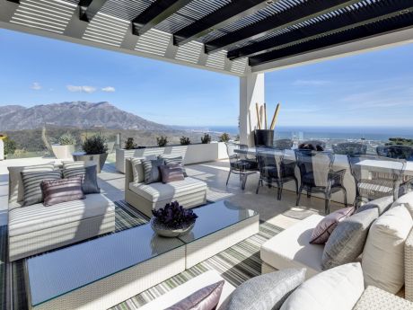 Inuti €5.950.000 Snyggt modernt hus med havsutsikt i Zagaleta, Marbella