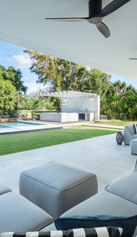 Moderna Villa en Primera Línea de Golf Las Brisas, Marbella