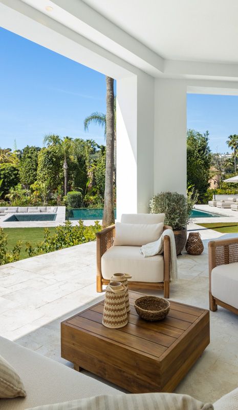 Luxusvilla mit Blick auf das Golf-Tal in Nueva Andalucía