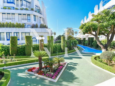 Apartamento con vistas al mar al lado de la playa en Marbella centro en venta,