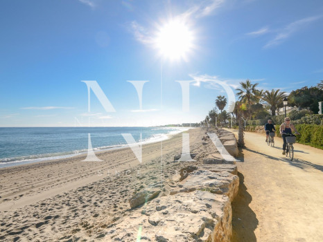 Apartamento con vistas al mar al lado de la playa en Marbella centro en venta,