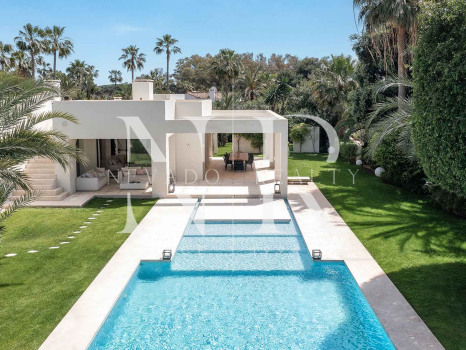 Villa en Urbanización Marbesa completamente renovada muy cerca de la playa en venta