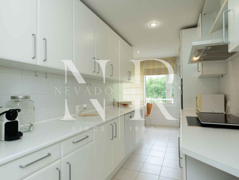 Sea front apartment in Los Granados Playa de Estepona for sale