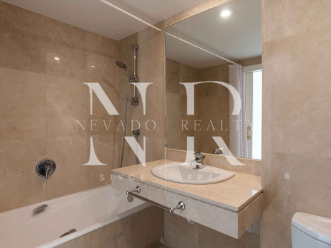 Sea front apartment in Los Granados Playa de Estepona for sale