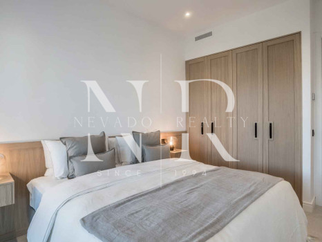 Apartamento en planta baja en Urbanización Altos Reales completamente renovado en venta