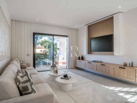 Completely renovated ground floor flat in Altos Reales for sale