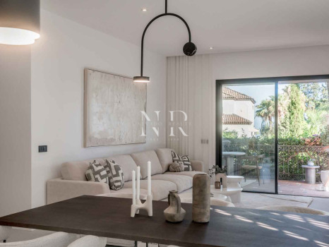 Completely renovated ground floor flat in Altos Reales for sale