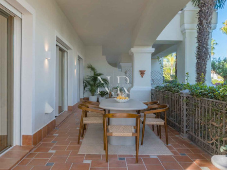 Completely renovated ground floor flat in Altos Reales for sale