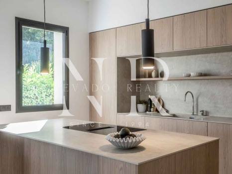 Apartamento en planta baja en Urbanización Altos Reales completamente renovado en venta