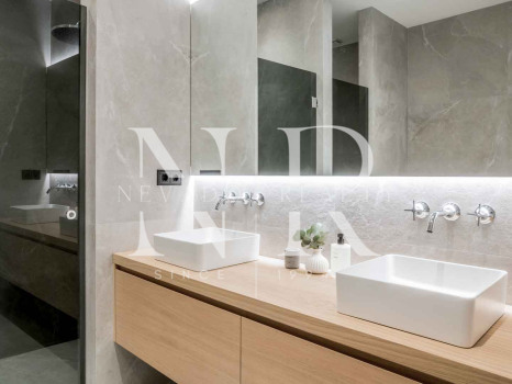 Apartamento en planta baja en Urbanización Altos Reales completamente renovado en venta