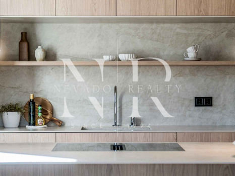 Apartamento en planta baja en Urbanización Altos Reales completamente renovado en venta